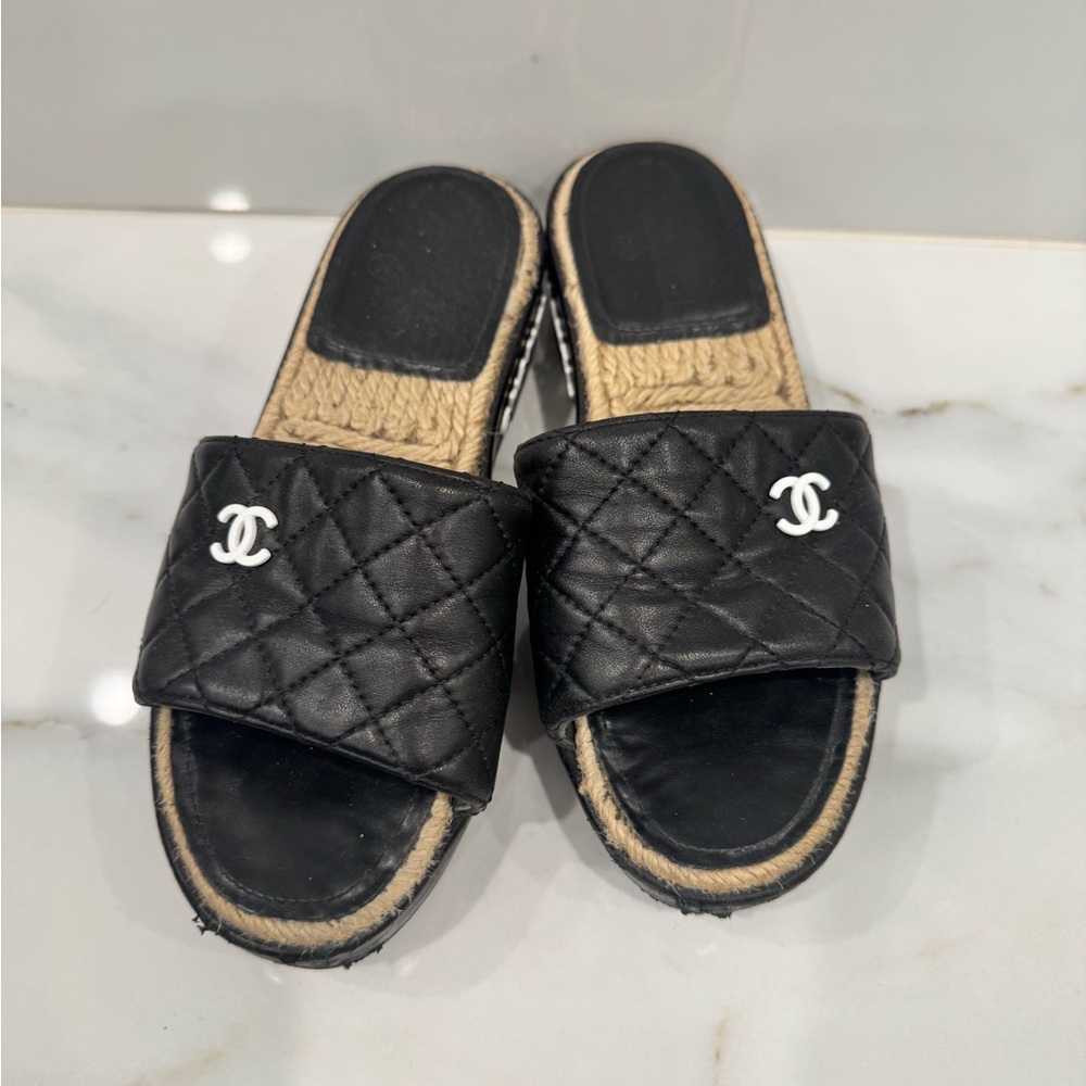 Chanel CC Cap Toe Espadrilles EU 35.5 | Timeless Luxury Flats - Picture 7 of 10